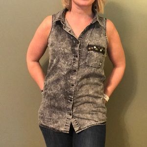 BKE Sleeveless button up